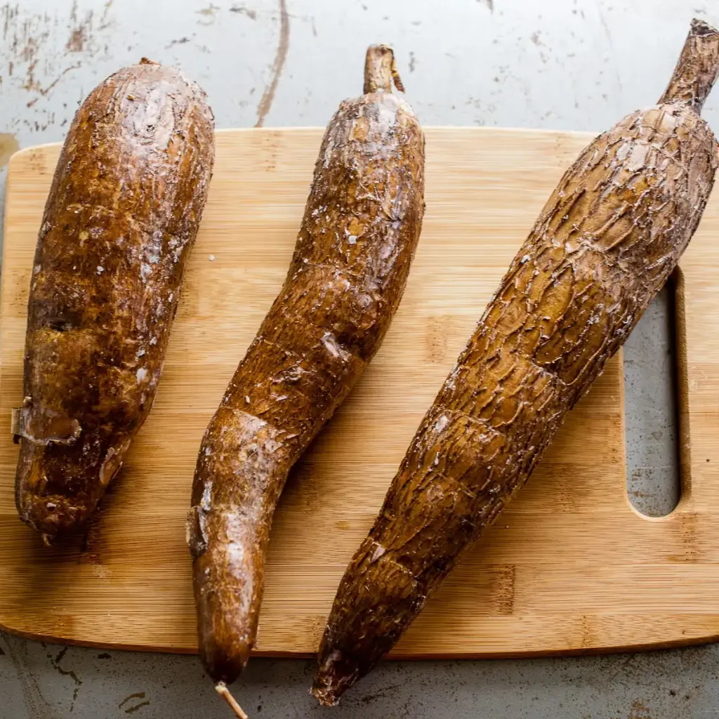 Yuca entera, kilo (entera)